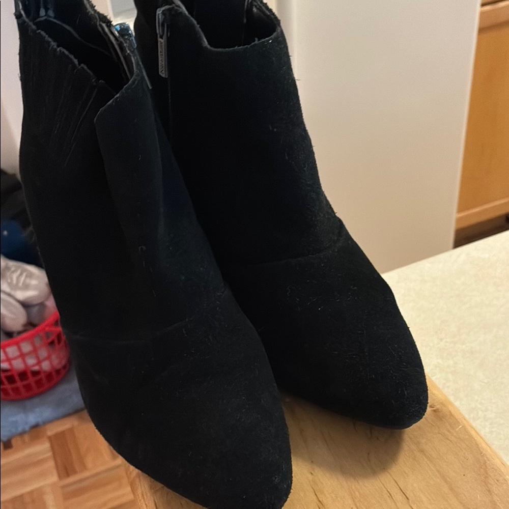 Kenneth Cole Black Ankle Booties with Sleek Silhouette